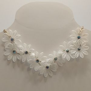 Vintage 1960's White Daisy Aurora Boreal Necklace
